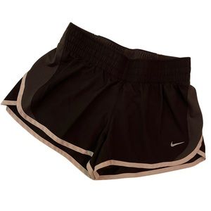 🌻  Nike Dry Fit Shorts 🌺